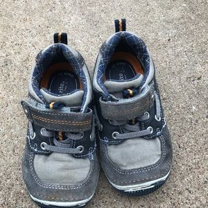Stride Rite toddler boys sneakers 7W